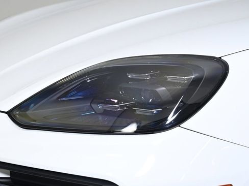 Used 2024 Porsche Cayenne image 11