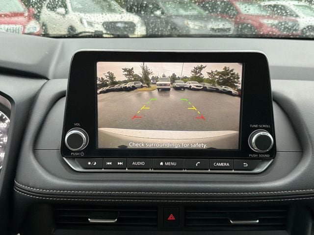 Used 2025 Nissan Rogue SV FWD image 24