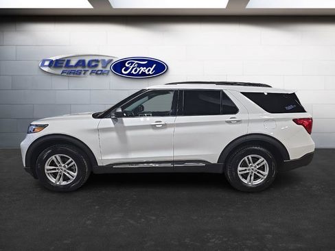 Used 2022 Ford Explorer XLT w/ Equipment Group 202A image 2