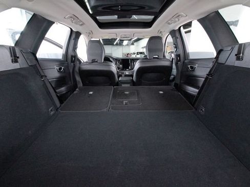 Used 2025 Volvo XC60 B5 Plus AWD/4WD image 33