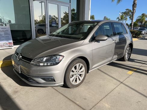 Used 2018 Volkswagen Golf SE FWD image 2