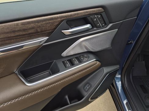 New 2026 GMC Acadia Denali Ultimate w/ LPO, Floor Liner Package image 11