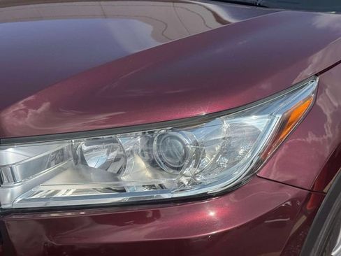Used 2019 Toyota Highlander XLE AWD/4WD image 11