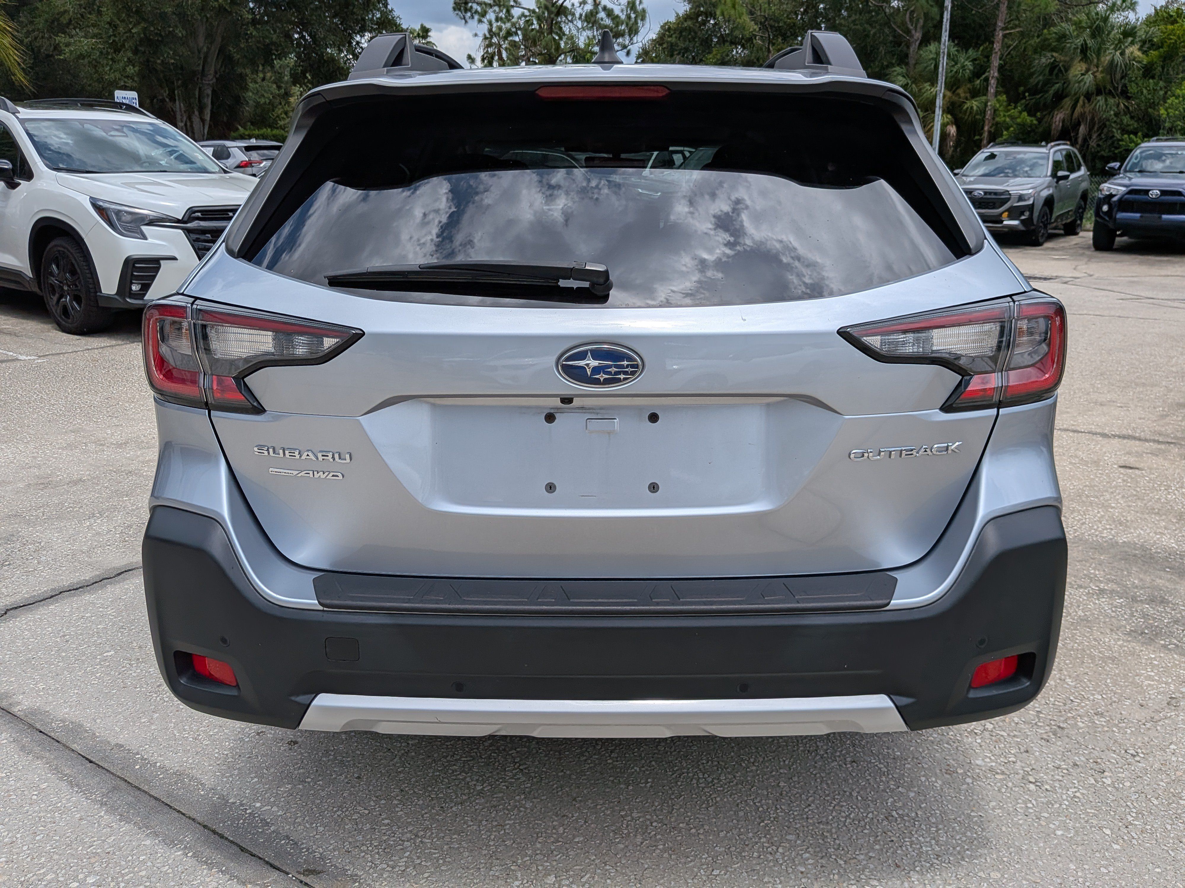 Certified 2025 Subaru Outback Limited AWD/4WD image 5