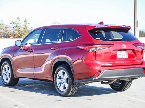 Used 2020 Toyota Highlander LE image 7