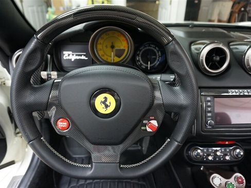 Used 2014 Ferrari California RWD image 13