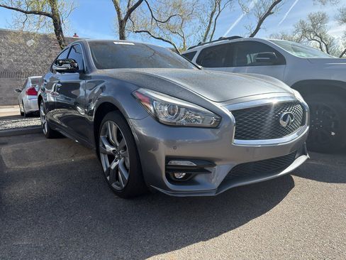 Used 2017 INFINITI Q70 3.7 w/ Technology Package AWD/4WD image 4