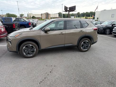 Used 2025 Nissan Rogue SV AWD/4WD image 5