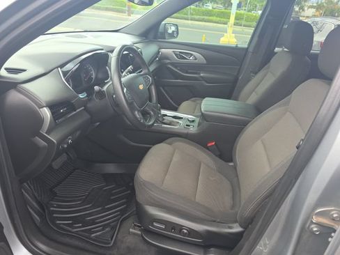 Used 2023 Chevrolet Traverse LT w/ LPO, Floor Liner Package FWD image 17
