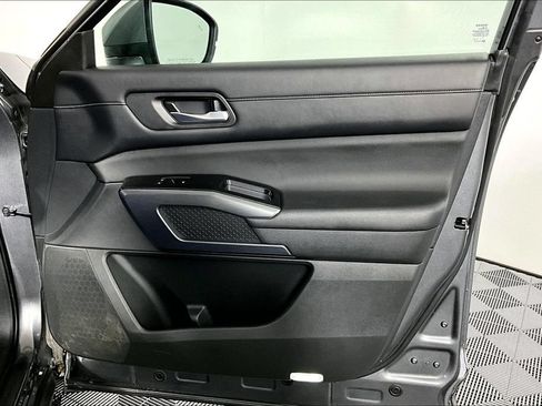 Used 2022 Nissan Pathfinder SL AWD/4WD image 24
