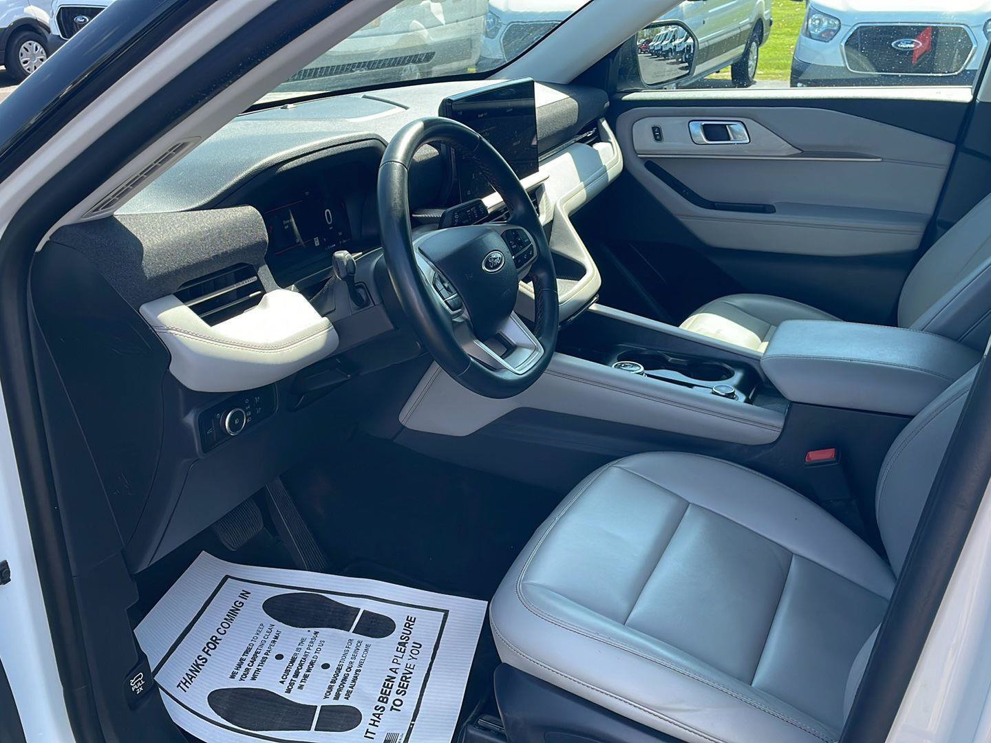 Used 2025 Ford Explorer Active w/ Active Comfort Package AWD/4WD image 9