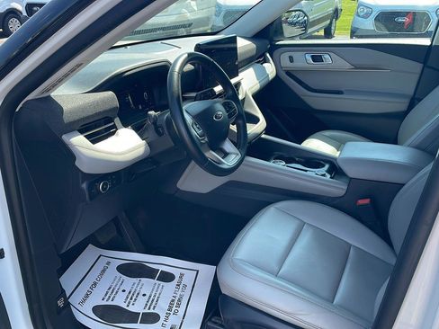Used 2025 Ford Explorer Active w/ Active Comfort Package AWD/4WD image 9