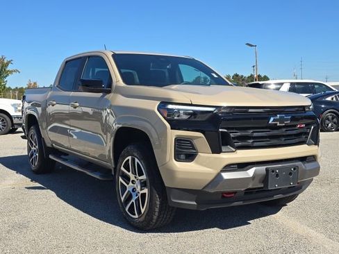 Used 2024 Chevrolet Colorado Z71 w/ Z71 Convenience Package 2 image 7