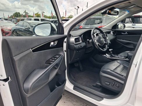 Used 2019 Kia Sorento EX FWD image 10