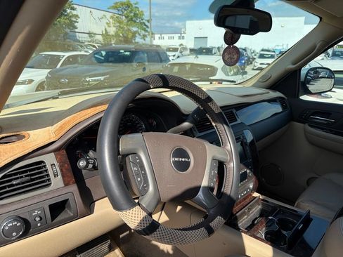 Used 2009 GMC Yukon Denali AWD/4WD image 17