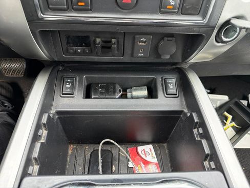 Used 2017 Nissan Titan SV RWD image 18
