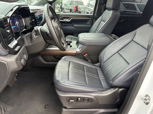Used 2024 Chevrolet Silverado 2500 High Country w/ High Country Premium Package AWD/4WD image 41