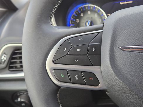 Used 2025 Chrysler Pacifica Select image 31