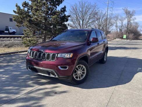 Used 2019 Jeep Grand Cherokee Laredo image 1