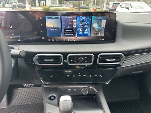 New 2026 Nissan Sentra SV w/ SV Convenience Package FWD image 27