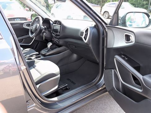 Used 2023 Kia Soul LX w/ Option Group 015 FWD image 7