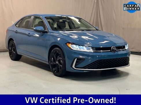 Certified 2025 Volkswagen Jetta SE w/ Black Wheel Package image 1