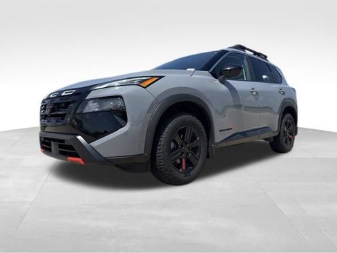 Used 2025 Nissan Rogue SV AWD/4WD image 4