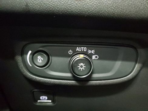 Used 2020 GMC Terrain SLE image 28