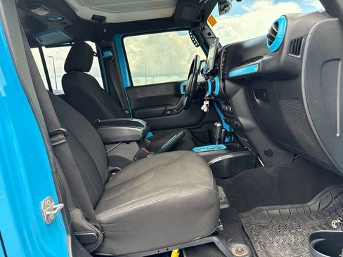 Used 2018 Jeep Wrangler Unlimited Sport S AWD/4WD image 10