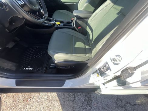 Used 2024 Kia Seltos SX w/ SX Sunroof Package image 12