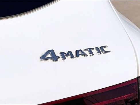 Used 2020 Mercedes-Benz GLC 300 4MATIC image 10