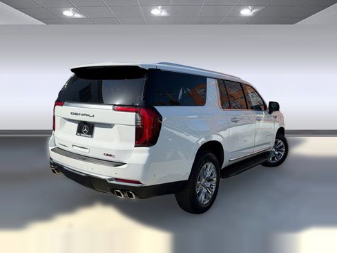 Used 2025 GMC Yukon XL Denali AWD/4WD image 7