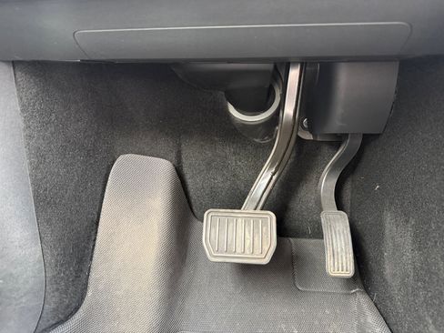 Used 2021 Tesla Model Y Long Range image 24