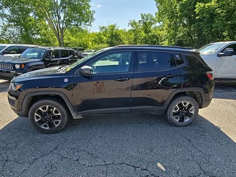 Used 2018 Jeep Compass Trailhawk w/ Leather Interior Group AWD/4WD image 3