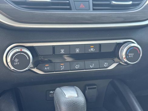 Used 2024 Nissan Altima 2.5 SV image 13