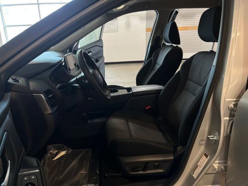 Used 2025 Nissan Rogue SV image 28