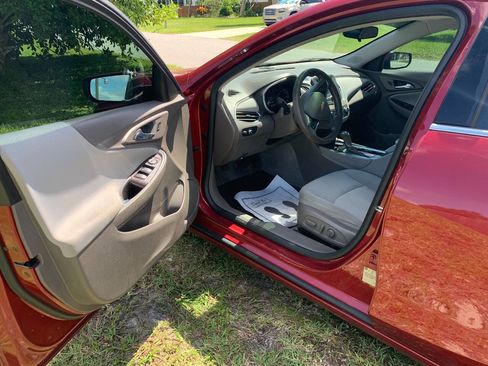 Used 2017 Chevrolet Malibu LT image 5