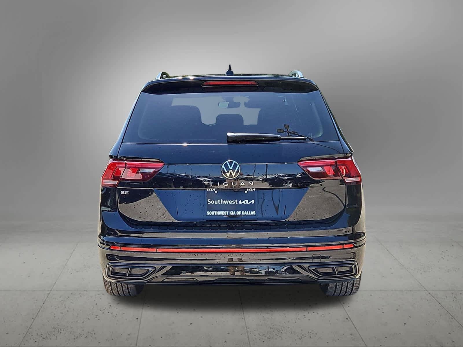 Used 2023 Volkswagen Tiguan SE R-Line FWD image 4