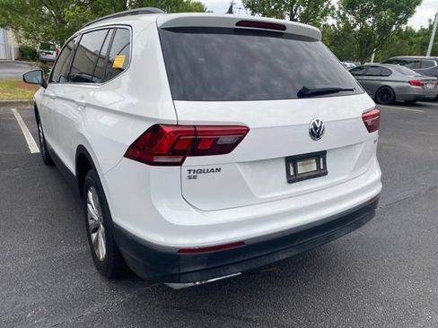 Used 2018 Volkswagen Tiguan SE w/ Panoramic Sunroof Package FWD image 3
