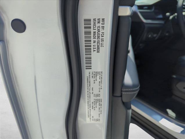 Used 2025 Jeep Grand Cherokee Limited w/ Luxury Tech Group II RWD image 20
