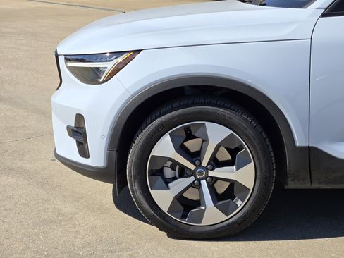 Used 2026 Volvo XC40 B5 Plus w/ Protection Package Premier image 15