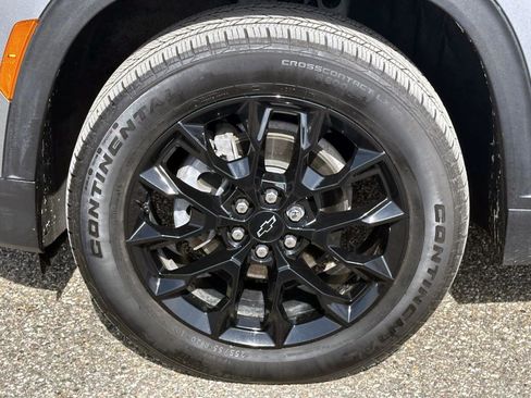 Used 2024 Chevrolet Traverse LT w/ Midnight/Sport Edition image 8