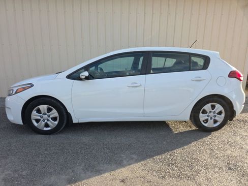 Used 2017 Kia Forte LX FWD image 12