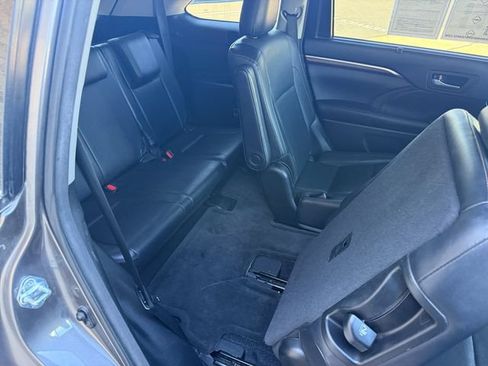Used 2016 Toyota Highlander Limited FWD image 29