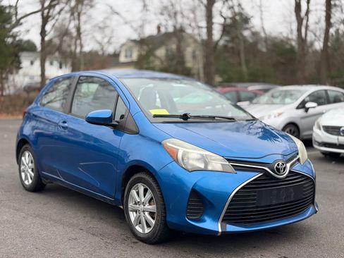 Used 2015 Toyota Yaris L image 3