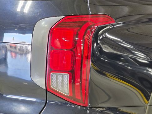 Used 2023 Hyundai Palisade Limited FWD image 12