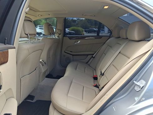 Used 2010 Mercedes-Benz E 350 4MATIC Sedan image 10