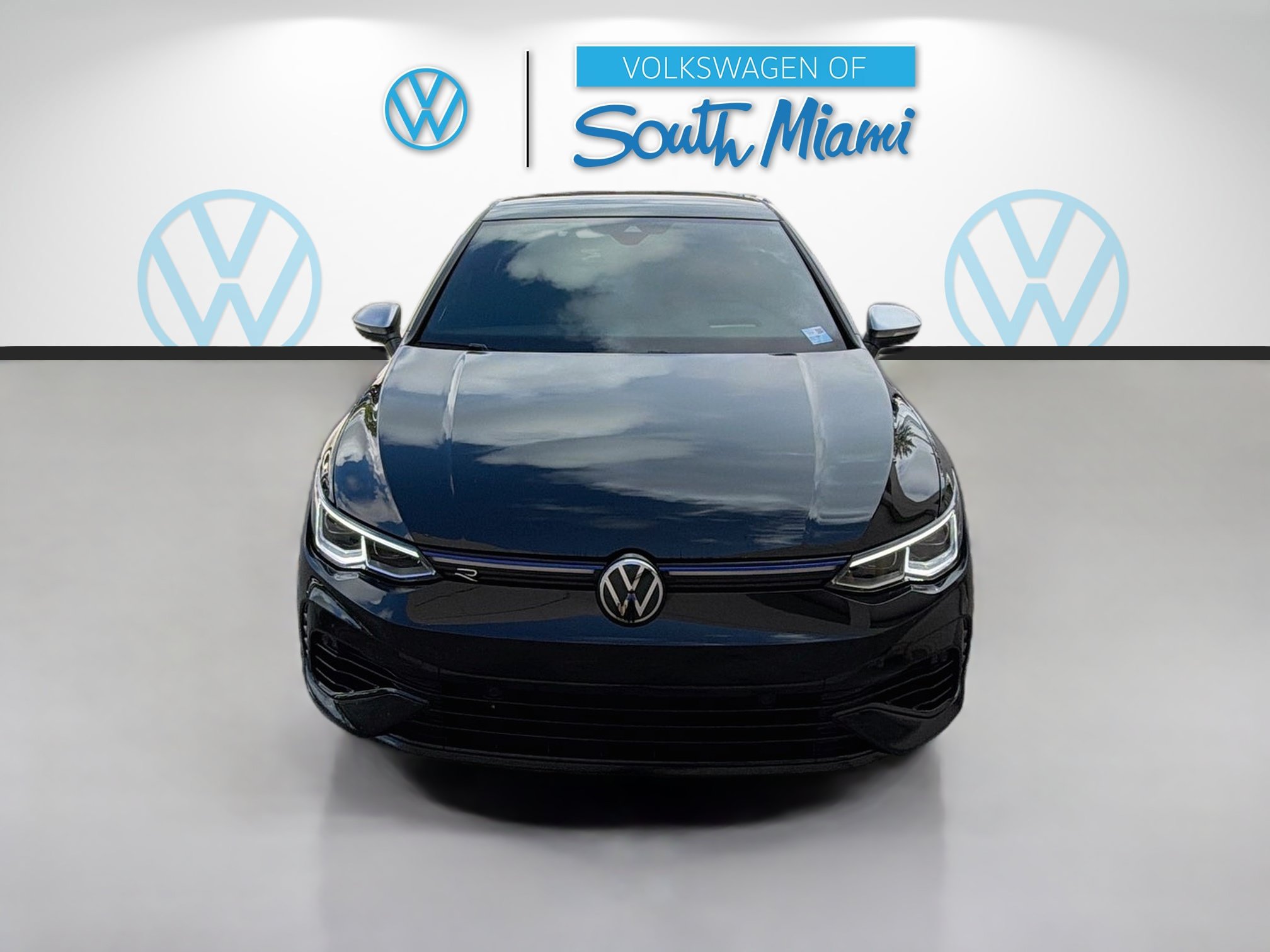 Used 2024 Volkswagen Golf R AWD/4WD image 2
