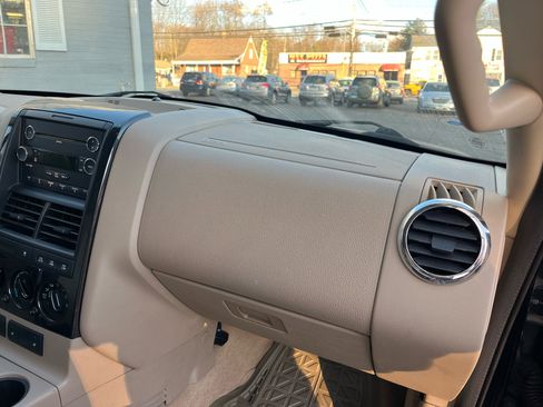 Used 2010 Ford Explorer XLT image 16