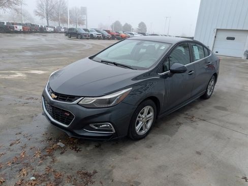 Used 2018 Chevrolet Cruze LT w/ Convenience Package image 20